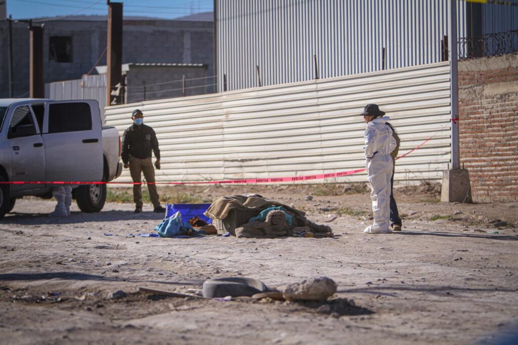 Tiran cajas con el cadáver descuartizado de una joven