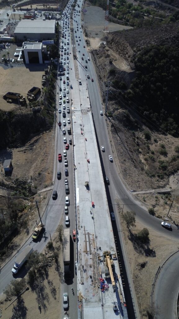 Concluyen colado de losa principal en Puente del Nodo Morelos