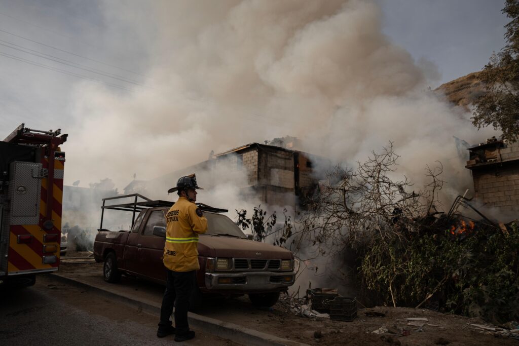 Incendio consume vivienda y deja una persona sin vida