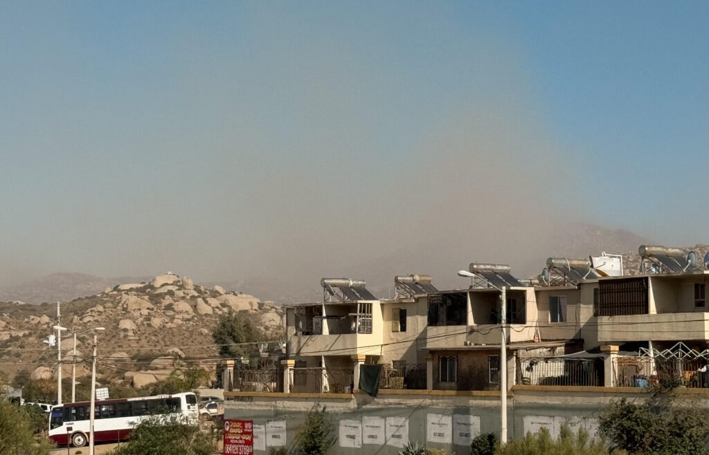 Incendio inicia al Sur de Tecate y se propaga hasta Tijuana