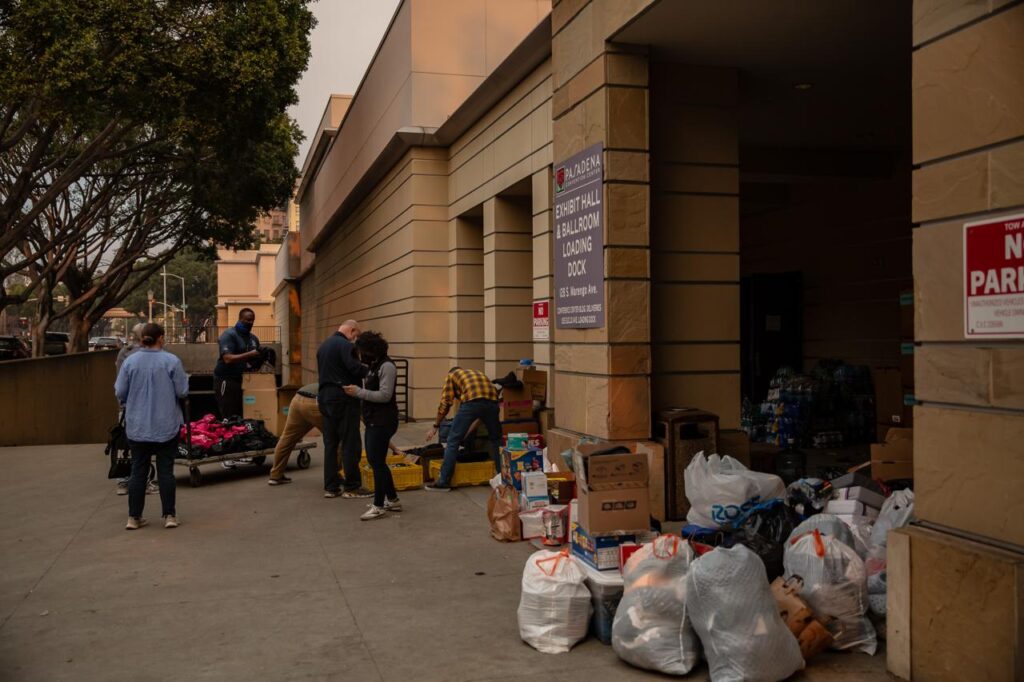 Más de 500 damnificados buscan refugio tras incendios en Pasadena