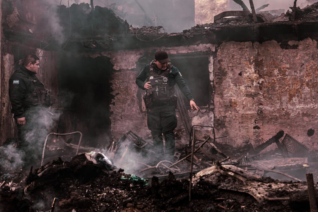 Incendio consume vivienda y deja una persona sin vida