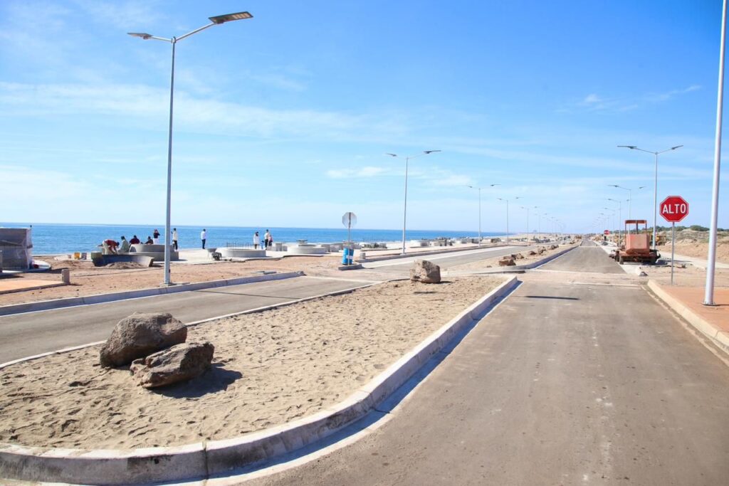 Avanza Gobernador Durazo construcción de malecón de Huatabampito con 75% de la obra concluida