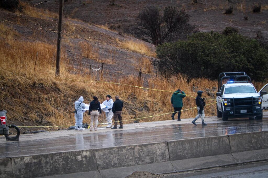 Tiran cadáver en la carretera Tijuana- Tecate