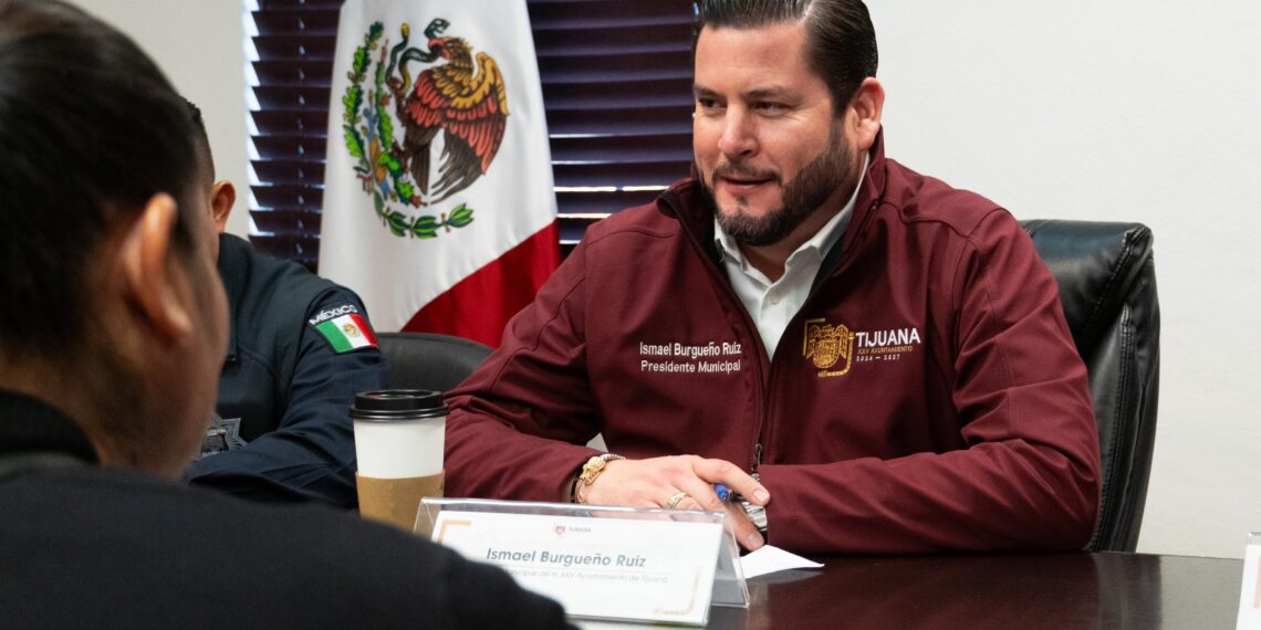 Burgueño da atención personalizada a residentes de San Antonio de los Buenos