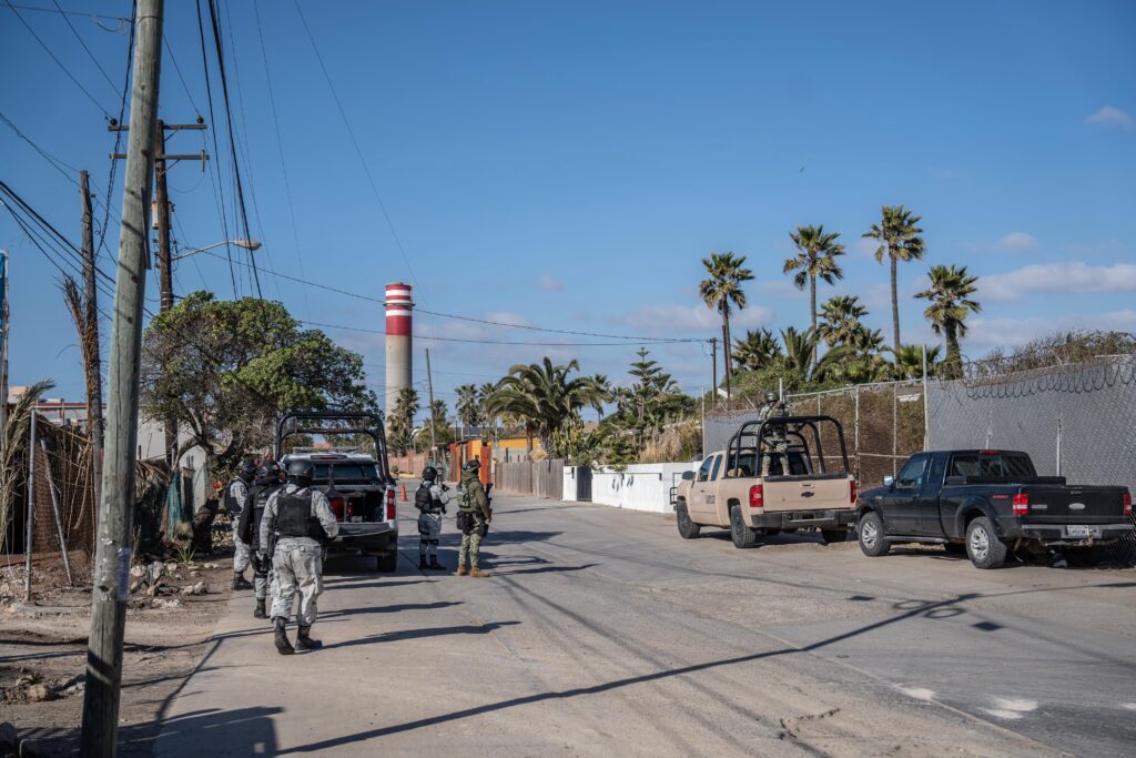 Encuentran toneladas de metanfetamina en paquetes de croquetas tras cateo en Rosarito