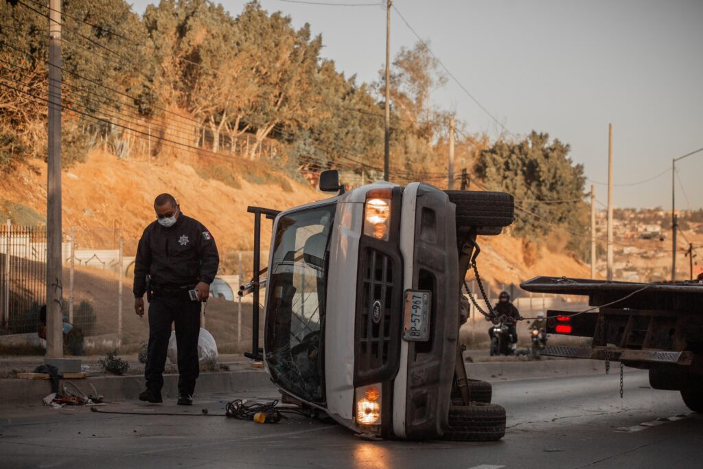 Conductor pierde el control y vuelca en el Gato Bronco