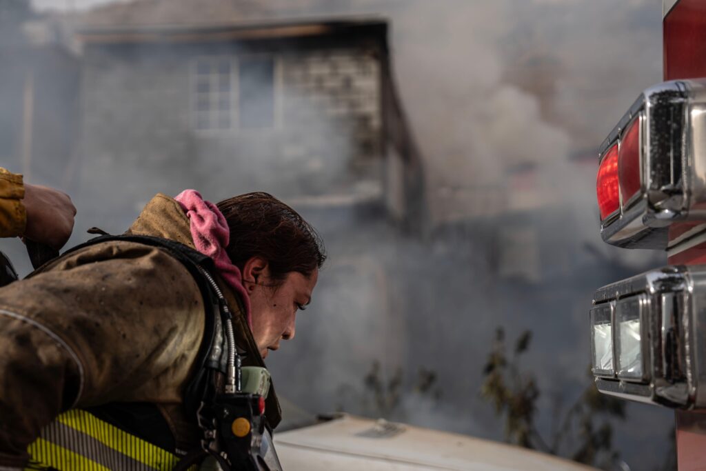 Incendio consume vivienda y deja una persona sin vida