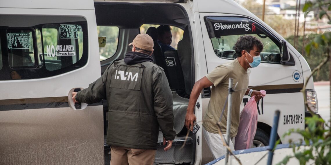 Llegan los primeros repatriados al albergue en el Flamingos