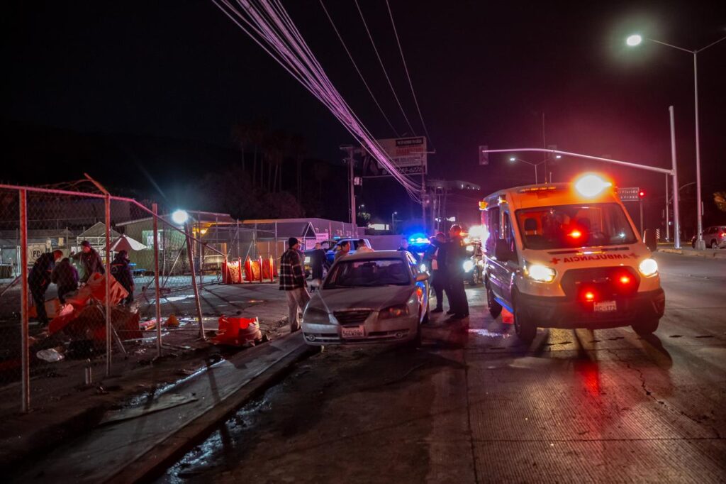 Joven jugaba carreras en un honda y choca, novia y compañeros salen heridos