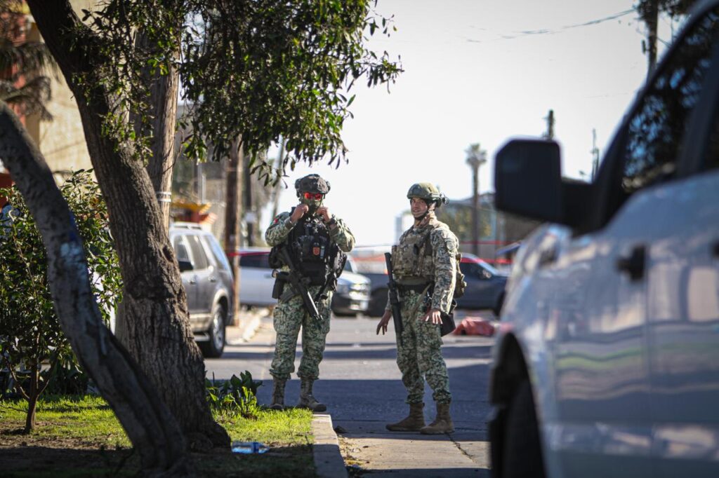 Grupo armado ataca a agentes investigadores; hay un muerto