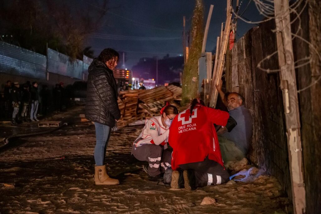 Distribuidora de tarimas se incendia en el Murúa