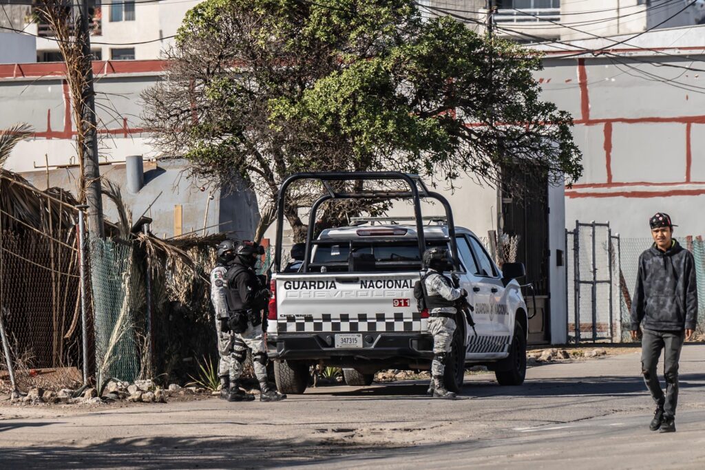 Encuentran toneladas de metanfetamina en paquetes de croquetas tras cateo en Rosarito