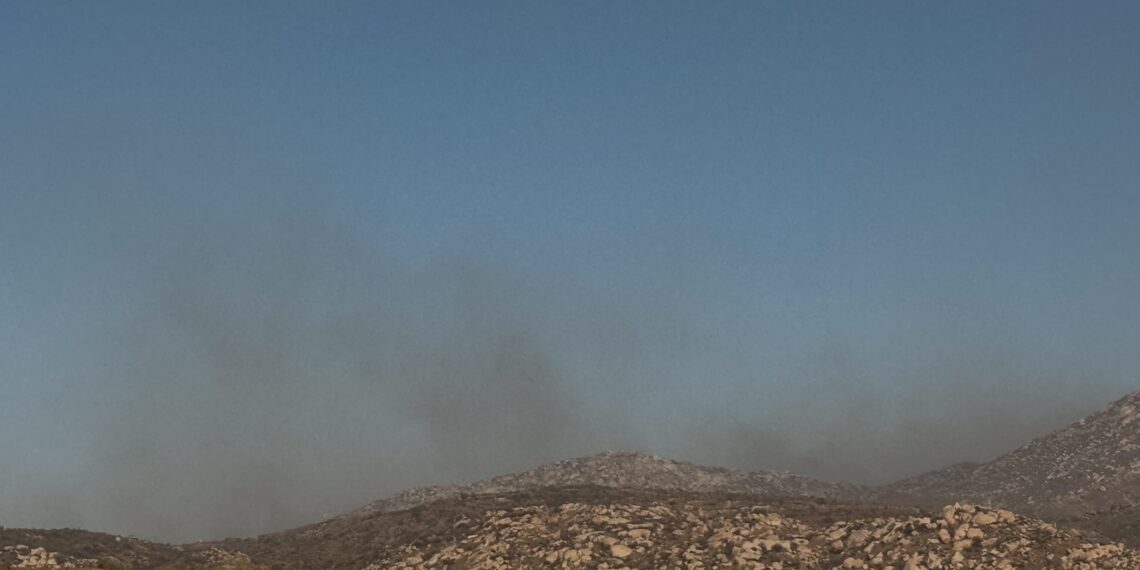 Incendio inicia al Sur de Tecate y se propaga hasta Tijuana