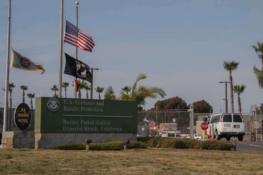 Alrededor de 500 militares arriban a la frontera con México para fortalecer la seguridad