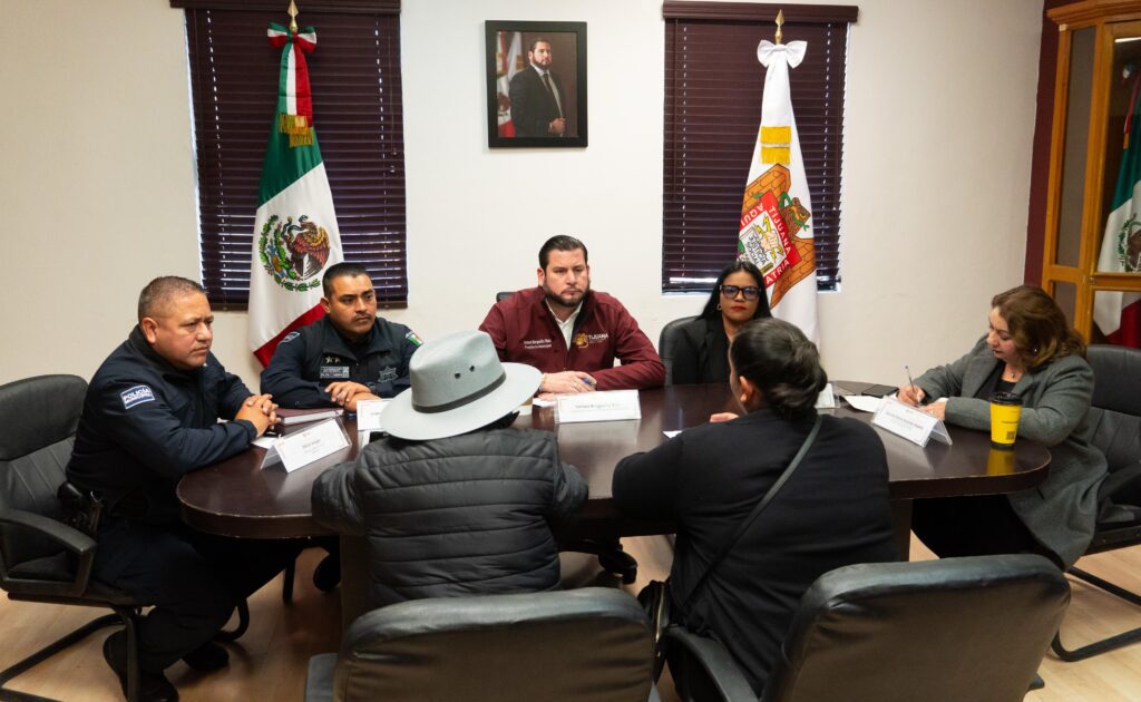 Burgueño da atención personalizada a residentes de San Antonio de los Buenos