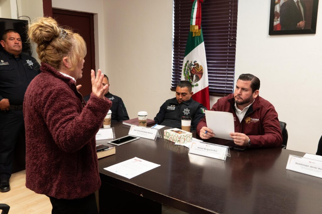 Burgueño da atención personalizada a residentes de San Antonio de los Buenos