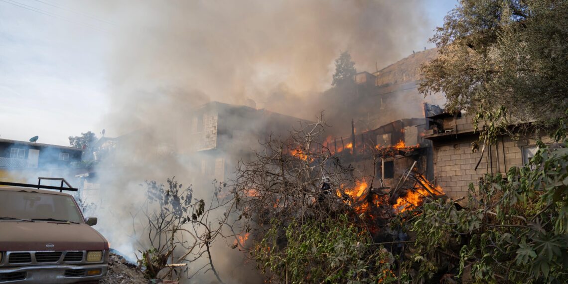 Incendio consume vivienda y deja una persona sin vida