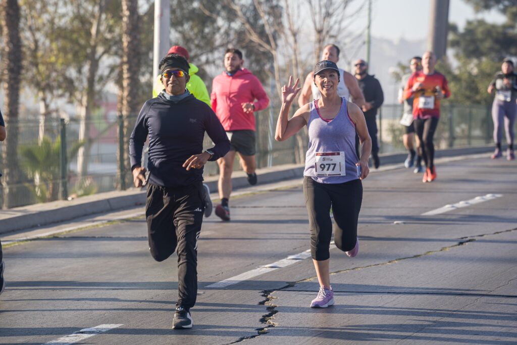 Corredores y policías participaron en la carrera conmemorativa al Día del Policía