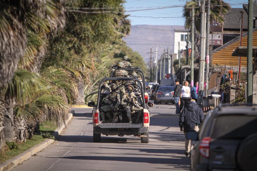 Grupo armado ataca a agentes investigadores; hay un muerto