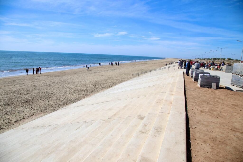 Avanza Gobernador Durazo construcción de malecón de Huatabampito con 75% de la obra concluida