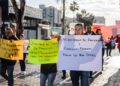 Trabajadores del Hospital General de Tijuana marchan por falta de pagos y medicamentos