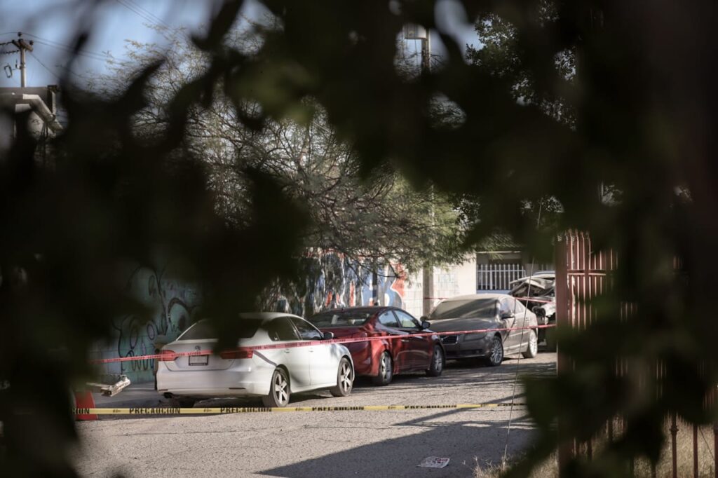 Localizan pareja de jóvenes muertos en un auto; tenían el tiro de gracia