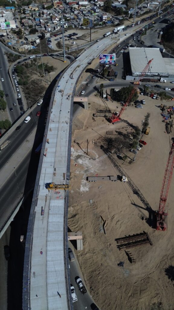 Concluyen colado de losa principal en Puente del Nodo Morelos