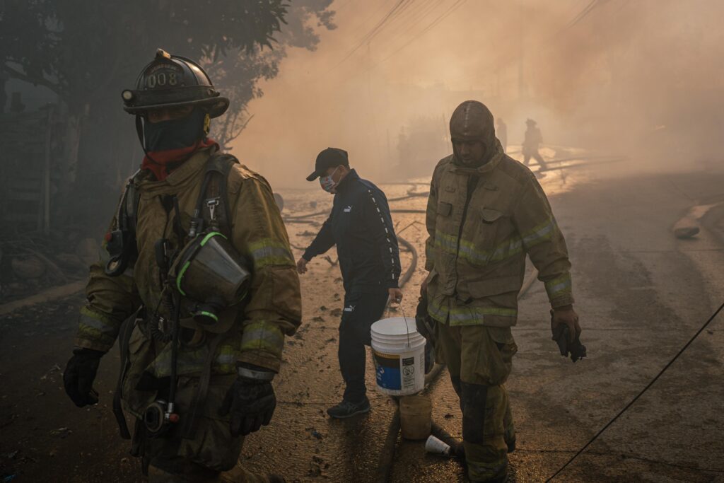 Más de 8 casas consumidas por el fuego dejó el incendio forestal en Cumbres del Rubí