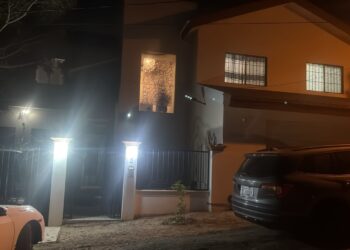 Allanan casa de adulto mayor y le dejan amenaza para que desaloje