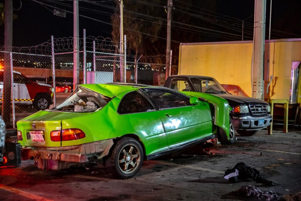 Joven jugaba carreras en un honda y choca, novia y compañeros salen heridos