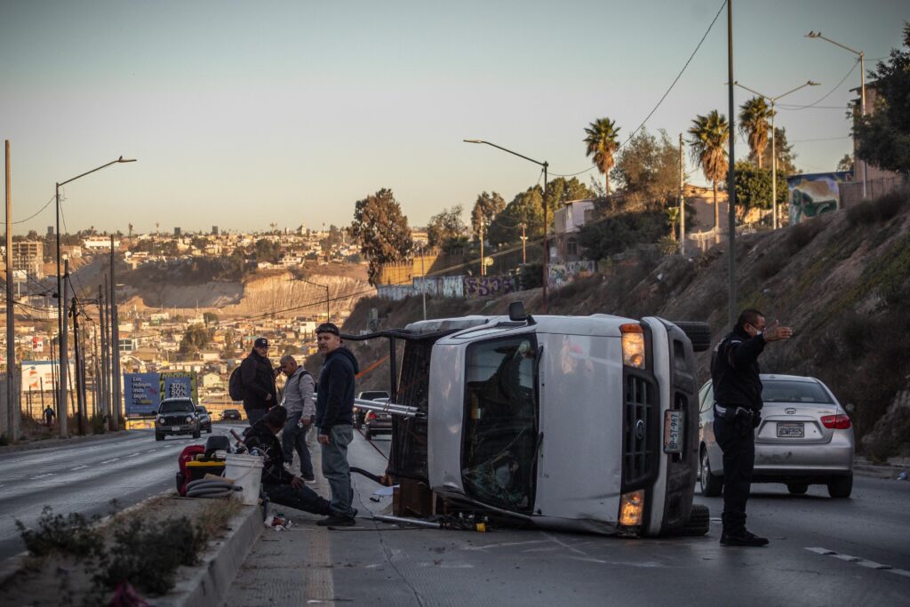 Conductor pierde el control y vuelca en el Gato Bronco