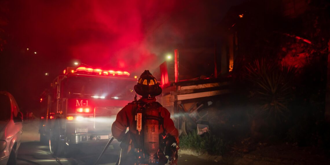 Incendio consume vivienda en colonia Anexa Morelos