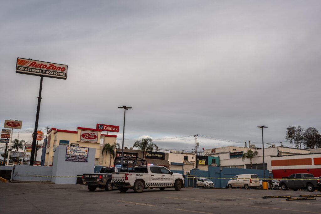 Localizan restos humanos en AutoZone de la colonia Loma Bonita