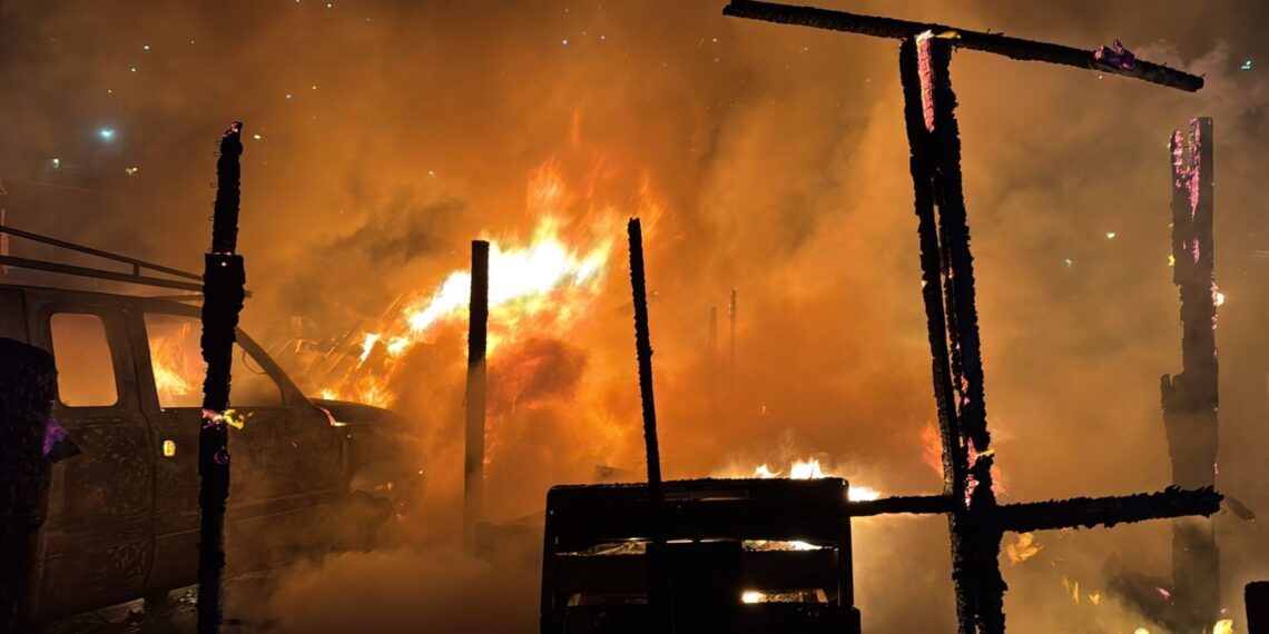 Hallan dos cuerpos calcinados y un adulto mayor resulta herido en tres incendios distintos