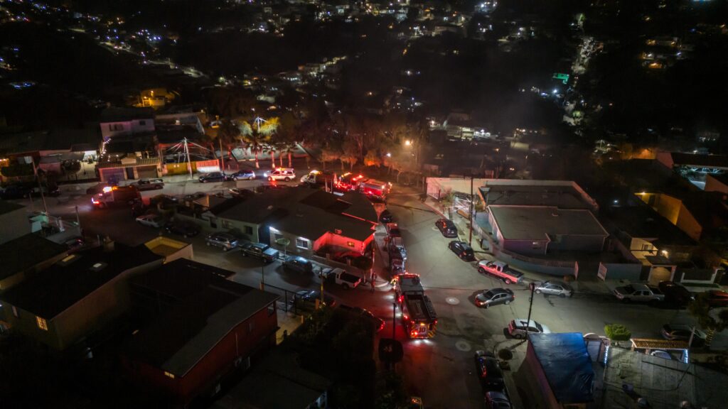 Fuego consume casa entre las colonias Mirador y Laureles