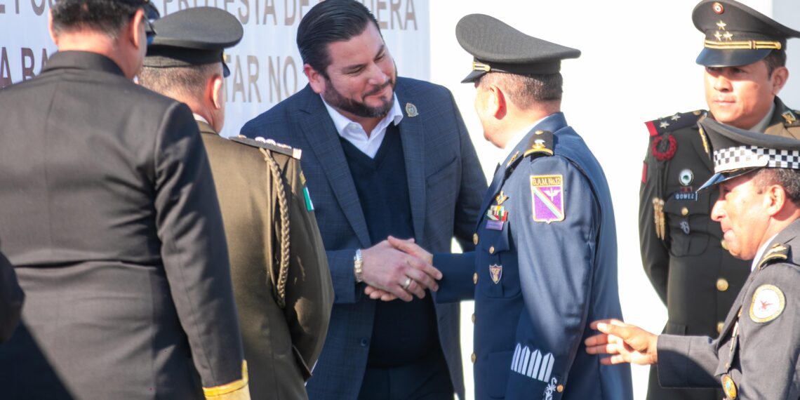 Ismael Burgueño asiste a toma de posesión del nuevo comandante de la Base Aérea Militar no. 12