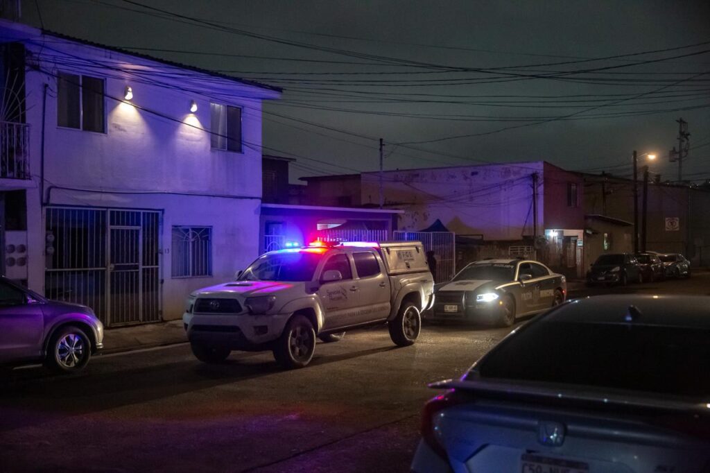 Mujer encuentra a su padre de 75 años asesinado dentro de su departamento