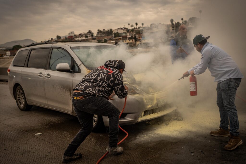 Se incendia auto sobre la Vía Rápida Alamar, recientemente lo habían sacado del mecánico