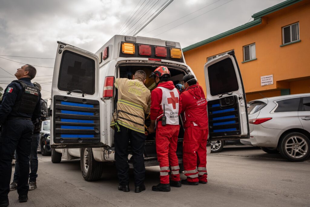 Trabajador cae desde el 13vo. Piso de un fraccionamiento y fue trasladado en estado crítico