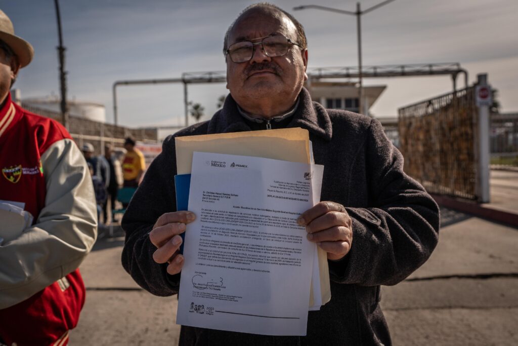 Trabajadores pensionados bloquean instalaciones de Pemex y advierten será permanente