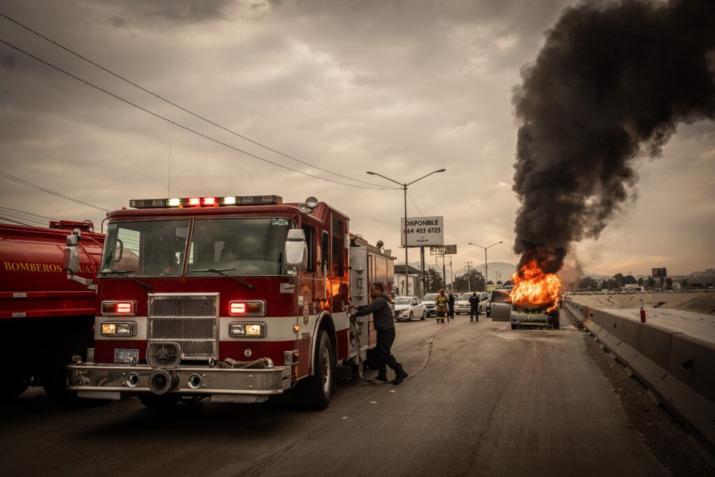 Se incendia auto sobre la Vía Rápida Alamar, recientemente lo habían sacado del mecánico