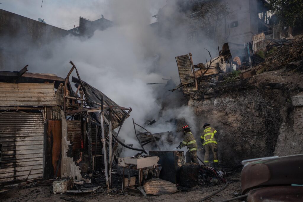 Incendio en La Liber; un taller y dos casas afectadas