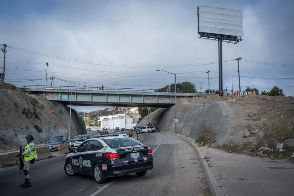 Dejan la cabeza de una mujer pelirroja en carretera libre Tijuana-Rosarito