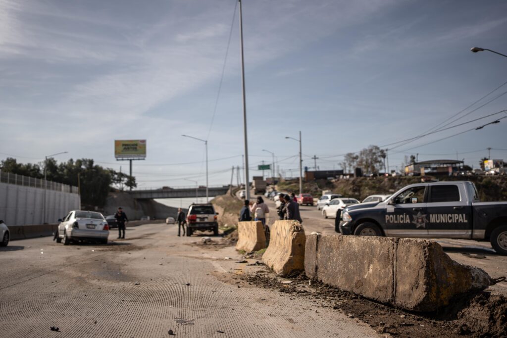 Familia sufre accidente automovilístico sobre carretera libre Tijuana-Rosarito