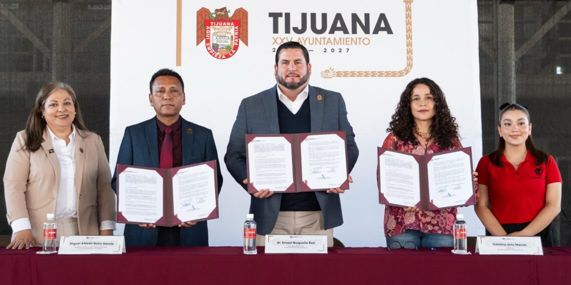 Firma XXV Ayuntamiento de Tijuana convenio de colaboración con la Escuela Normal Fronteriza