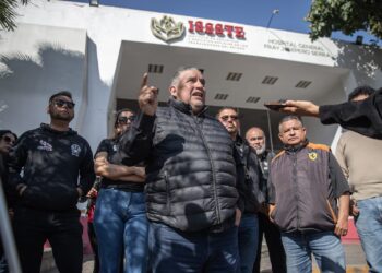 Maestros de la CNTE convocan a paro laboral en protesta a la reforma al ISSSTE