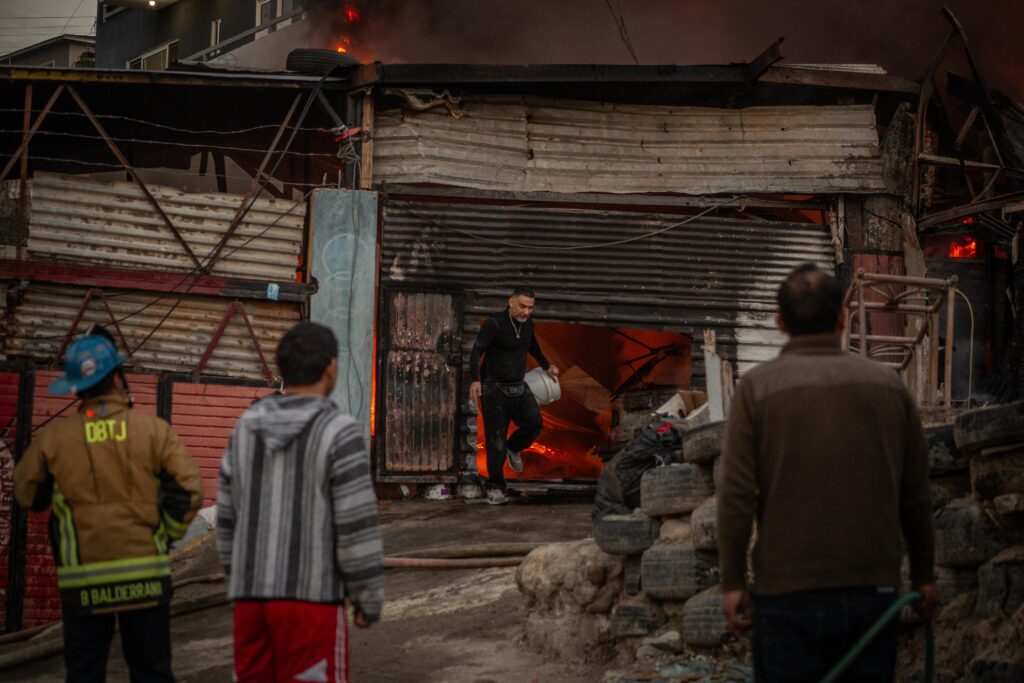 Incendio en La Liber; un taller y dos casas afectadas