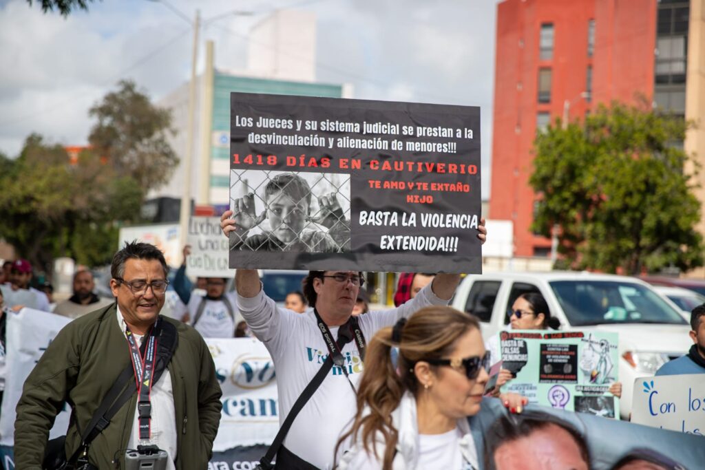 Queremos custodia compartida: marchan contra la obstrucción del vínculo filial en Tijuana