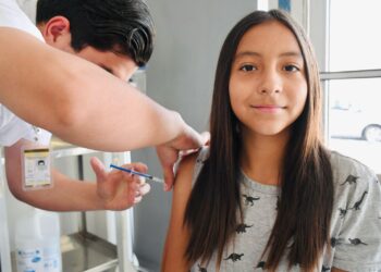 Importante que padres autoricen la vacuna contra el Virus del Papiloma Humano en sus hijas adolescentes